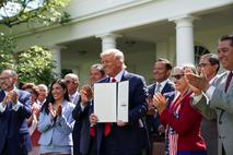 Donald Trump je podpisal izvršni ukaz za blaginjo ameriških državljanov latinskoameriškega rodu