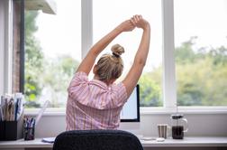 Pisarniška ergonomija – dajte prednosti zdravju in udobju v svojem delovnem prostoru