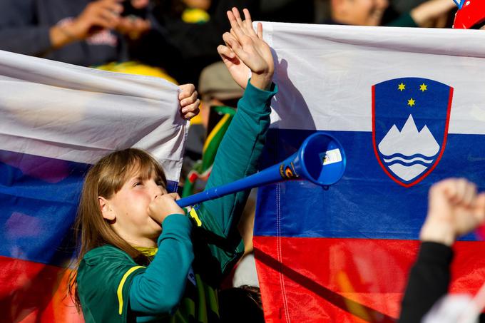 Nad vuvuzelami slovenski nogometaši niso bili najbolj navdušeni, a njihovega kapetana niso preveč motile. | Foto: Vid Ponikvar