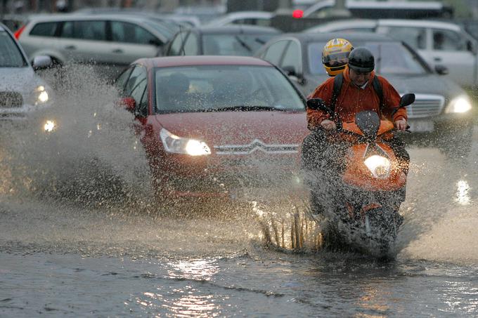 Vožnja v dežju - dež in naliv | Foto: Reuters