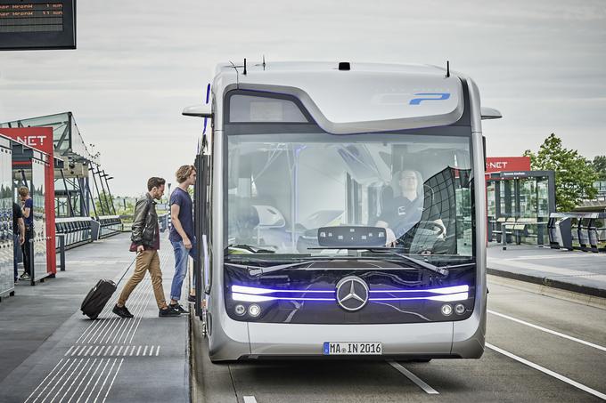 Novi avtobus bo svoj javni debi doživel na 20 kilometrov dolgi progi na Nizozemskem, med letališčem Schiphol in mestom Haarlem.  | Foto: Daimler