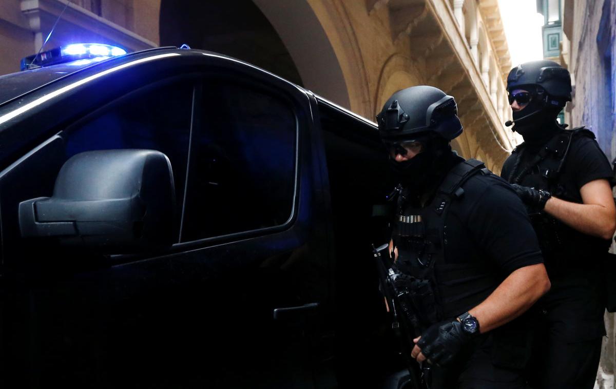 Specialci, posebna enota policije, SWAT | Domnevna kriminalna združba naj bi za prikritje svojih kriminalnih dejavnosti med drugim ustanovila več slamnatih podjetij in izmišljenih identitet. | Foto Reuters