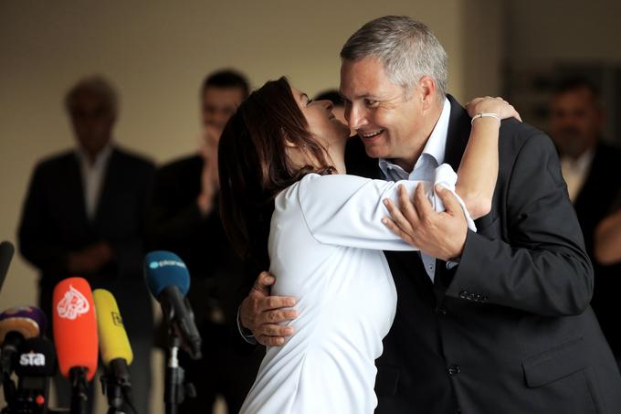 Tanja Fajon ne bo nova premierka, za kar jo je razglasil Dejan Židan, ko ji je predajal oblast v SD. | Foto: STA ,