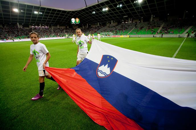 slovenska zastava | Foto Vid Ponikvar