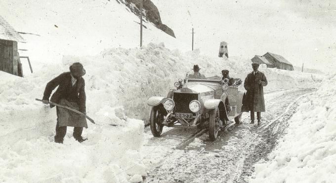 Takšne razmere so bile na prelazu Pordoi junija leta 1913. | Foto: Rolls-Royce
