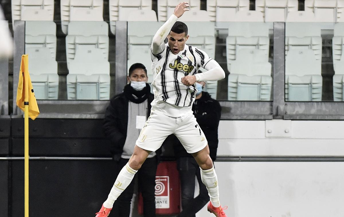 Cristiano Ronaldo | Cristiano Ronaldo je k zmagi nad Crotonejem prispeval dva zadetka in na vrhu lestvice strelcev zamenjal Romeluja Lukakuja. | Foto Reuters