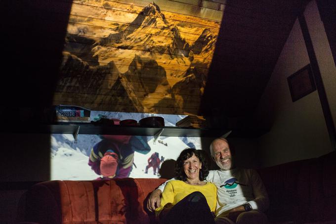 7. oktobra 1990 sta se Marija in Andrej Štremfelj kot prvi zakonski par povzpela na vrh najvišje gore sveta Everest. | Foto: Klemen Korenjak