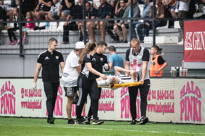 Pred koncem prvega polčasa se je poškodoval Kai Cipot. | Foto: Blaž Weindorfer/Sportida