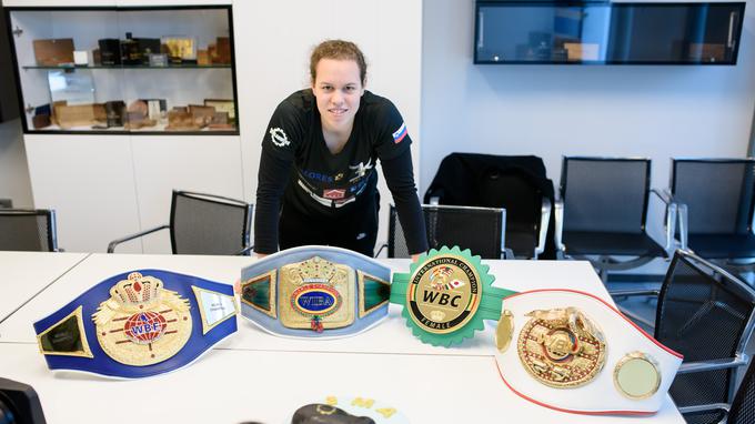 Ema Kozin je najboljša slovenska boksarka vseh časov. Z 19 leti se je v zgodovino vpisala kot najmlajša svetovna prvakinja v profesionalnem boksu. | Foto: STA ,
