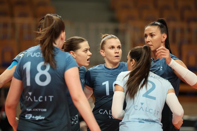 Calcit Volley, liga prvakinj | Branilke naslova iz Kamnika so redni del končale brez praske, s 14 zmagami, maksimalnimi 42 točkami in zgolj dvema oddanima nizoma. | Foto www.alesfevzer.com