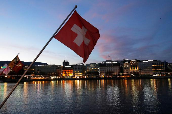 Vladni nasprotniki so nad odločitvijo švicarske vlade o prodaji orožja državam z notranjimi konflikti ogorčeni in dvomijo v njene motive. | Foto: Reuters