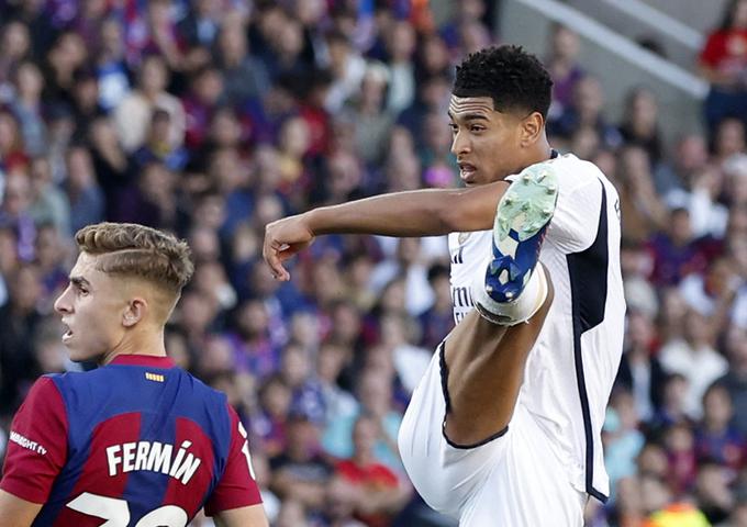 20-letni Jude Bellingham je v svojem prvem nastopu na el clasicu dosegel evrogol za Real Madrid in izenačil na 1:1, nato pa še odločil zmagovalca. V tej sezoni je na 13 nastopih za Real dosegel kar 13 zadetkov. | Foto: Reuters