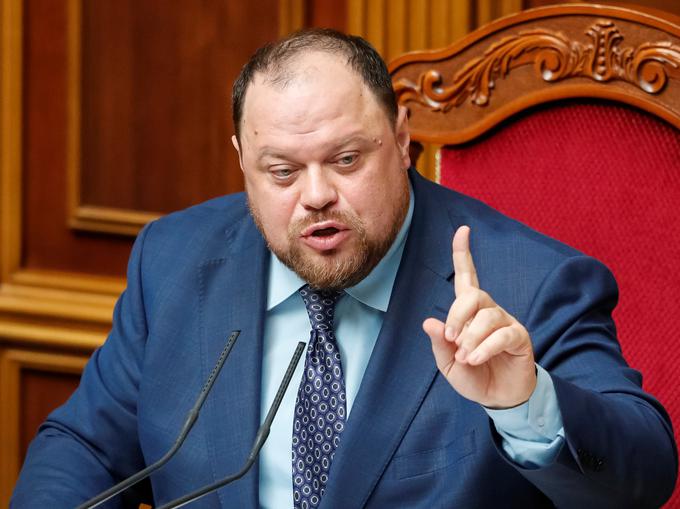 Stefančuk je poslanec ukrajinskega parlamenta od zadnjih predčasnih volitev leta 2019, ko je med drugim sooblikoval volilni program zdajšnjega ukrajinskega predsednika Volodimirja Zelenskega. | Foto: Reuters