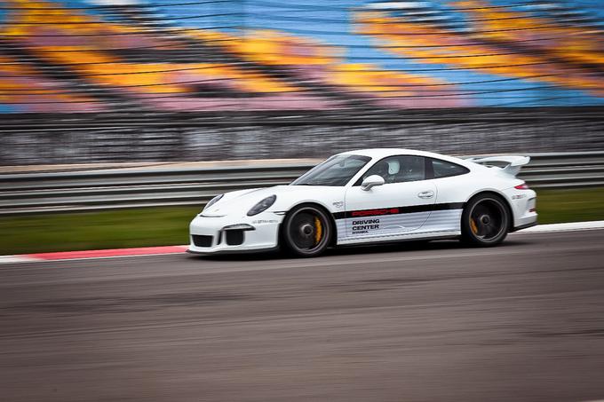 GT3 ni najhitrejši med sodobnimi superšportniki, ni najbolj glasen in ni najdražji med njimi, spada pa čisto v vrh po obvladovanju hitrosti, oprijemu in natančnosti. Je zares izjemen avtomobil. | Foto: Porsche