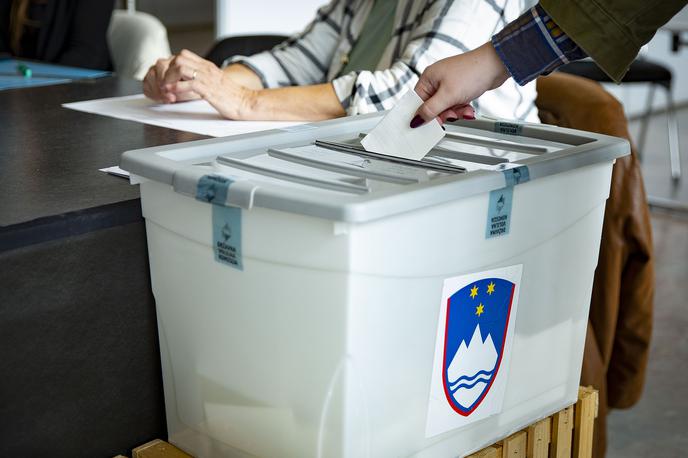 Predčasne volitve 2022 | Do konca glasovanja še vedno velja volilni molk, ko je vsakršno nagovarjanje volivcev prepovedano. | Foto Ana Kovač
