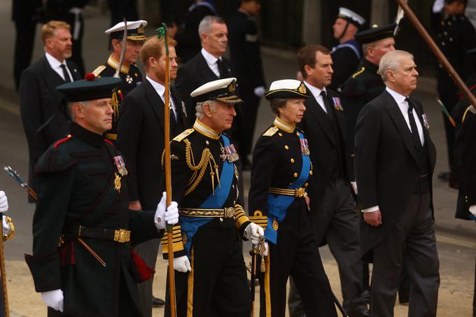 Kralj Karel, princesa Anne in princ Andrew na pogrebu pokojne kraljice Elizabete II. | Foto: Reuters