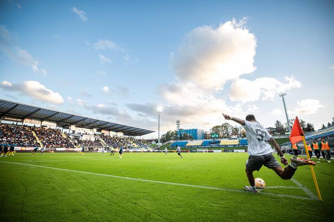 V nedeljo bi lahko šlo ljubiteljem nogometa na dvoboju v Celju na roko tudi vreme. | Foto: Jure Banfi/alesfevzer.com