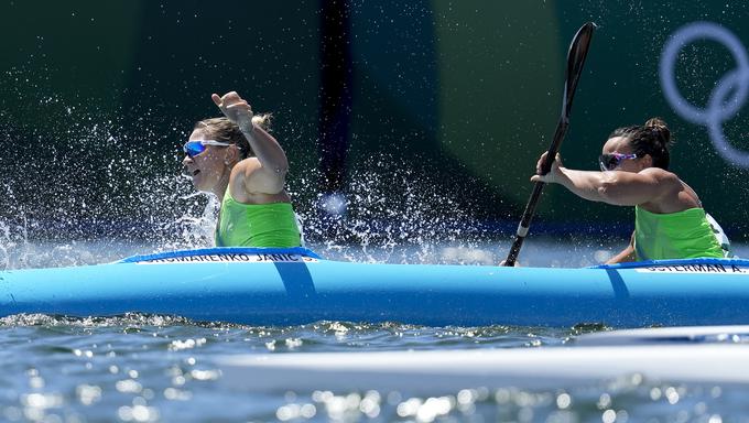 Špela Ponomarenko Janić in Anja Osterman sta v olimpijskem polfinalu le nekaj metrov pred ciljem padli v vodo. | Foto: Guliverimage/Vladimir Fedorenko