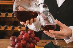 Izvabite najboljše arome in okuse iz vina z dekantiranjem