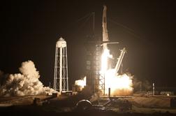 Proti ISS poletela raketa podjetja SpaceX s štirimi astronavti #foto #video