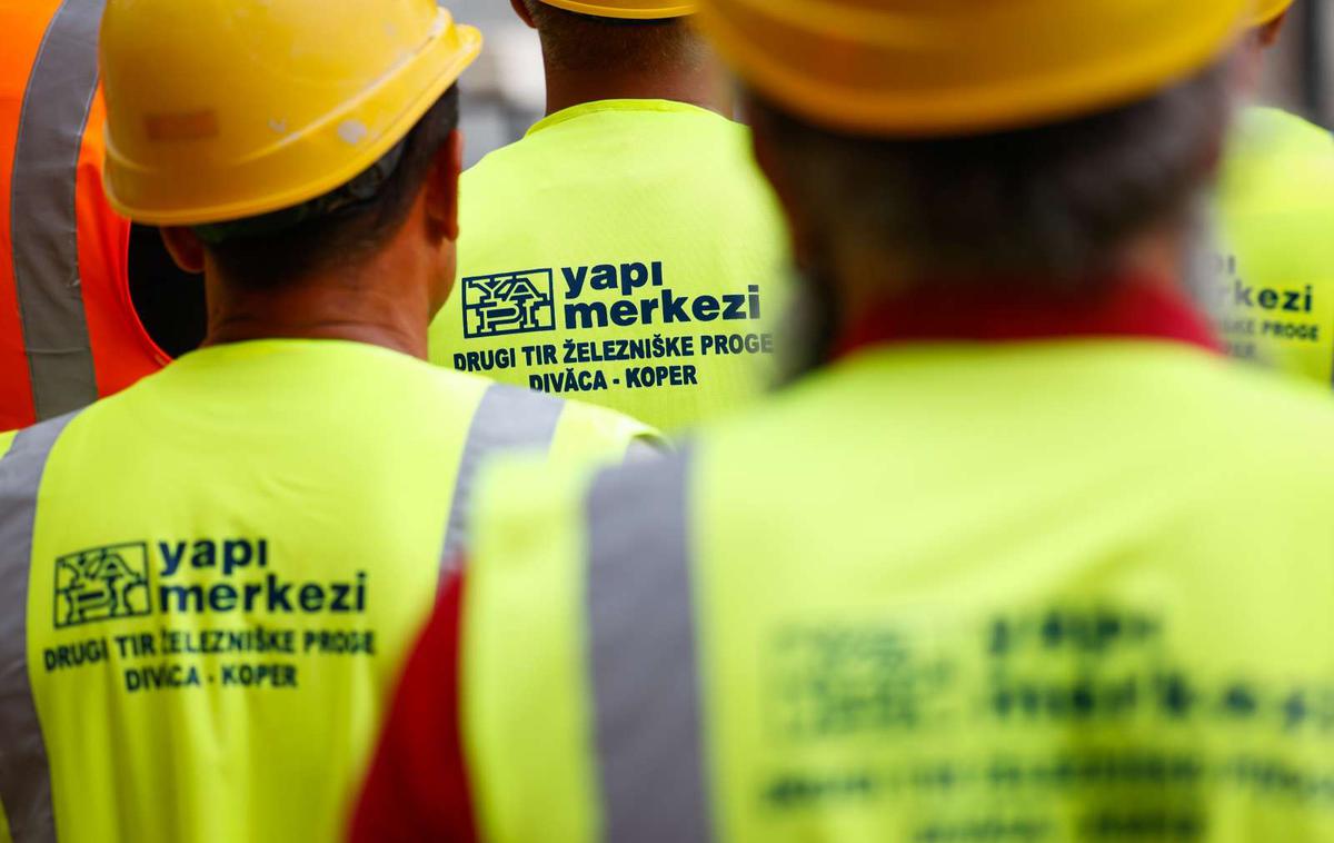 Turški delavci drugi tir | Sindikat delavcev gradbenih dejavnosti Slovenije je seznanjen, da se nekatere aktivnosti izvajajo, ni pa med organizatorji stavke in pri njej ne sodeluje. | Foto STA