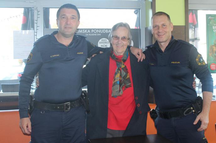 Policija | Junaka v modrem sta rešila življenje starejši občanki. | Foto PU Murska Sobota
