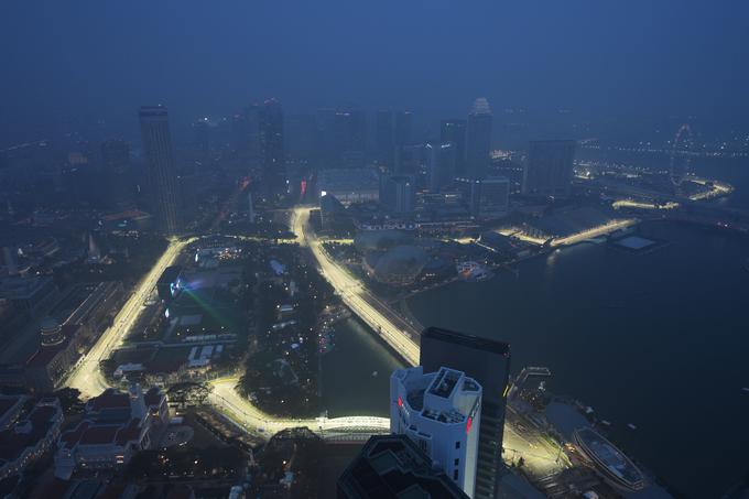 Formula 1 se po treh letih vrača v Singapur, kjer je bila sploh prva nočna dirka tega tekmovanja. | Foto: AP / Guliverimage