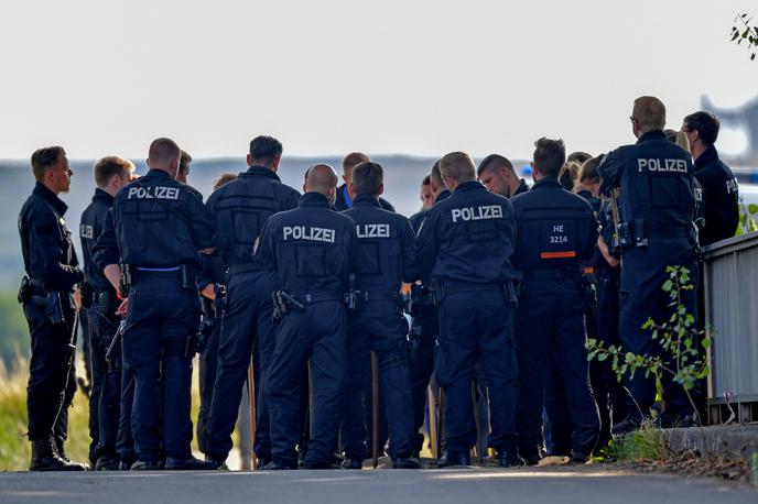 nemška policija | V Nemčiji je po napadu najstnika umrl policist. | Foto Reuters