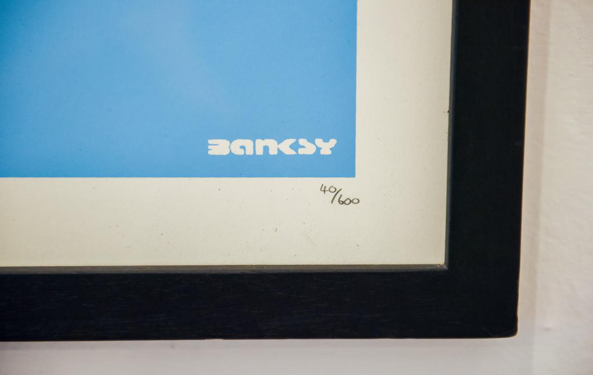 Banksy | V zapuščeni kmečki hiši so našli Banksyjevo delo. | Foto STA