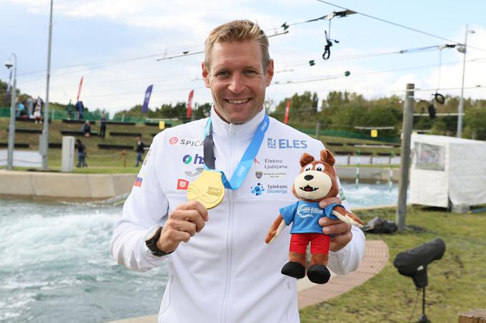 Benjamin Savšek z zlato medaljo s svetovnega prvenstva iz Londona | Foto: Nina Jelenc