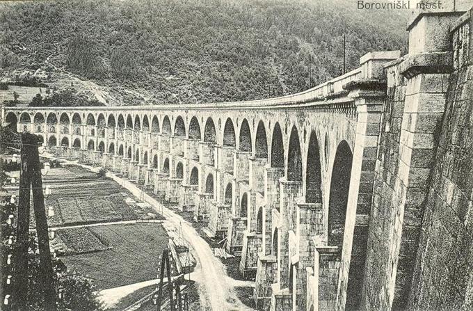 Nekaj desetletij po odprtju je bil borovniški viadukt največji zidani most v Srednji Evropi. | Foto: Kamra.si