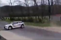 Voznika na madžarskem reliju odneslo med gledalce, štirje mrtvi #video
