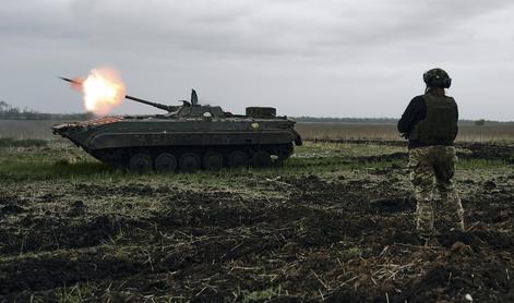 Boji so siloviti, ruske sile izvedle artilerijske in minometne napade