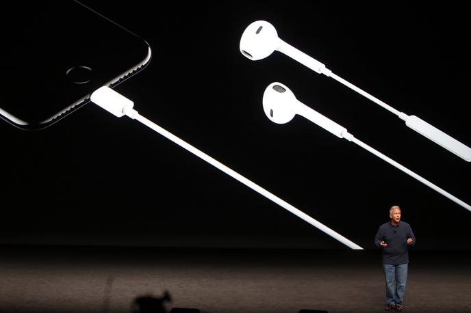 Apple iPhone 7, slušalke | Foto Reuters