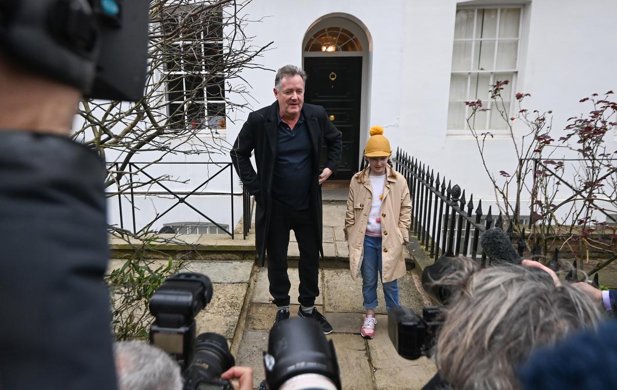 Piers Morgan | Piersa Morgana so dan po odpovedi okupirali novinarji. Na fotografiji je s hčerko Elise, ki jo je ravno hotel pospremiti v šolo. | Foto Reuters