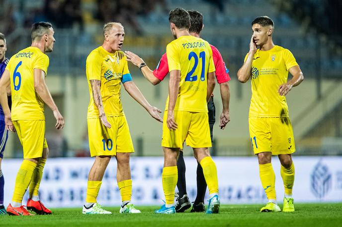 NK Domžale NK Maribor | Domžalčani so reprezentančni premor pričakali brez trenerja, zmage in na zadnjem mestu. | Foto Grega Valančič / Sportida