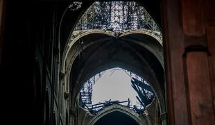 Iz katedrale Notre-Dame začeli umikati preostale umetnine