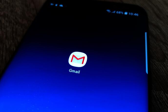 Gmail | Gmail se je ob Googlovi prvoaprilski napovedi pred sedemnajstimi leti marsikomu zdel kot popolna prevara. Ponujal je namreč funkcije, ki so daleč presegale takratno ponudbo brezplačne e-pošte. | Foto Matic Tomšič