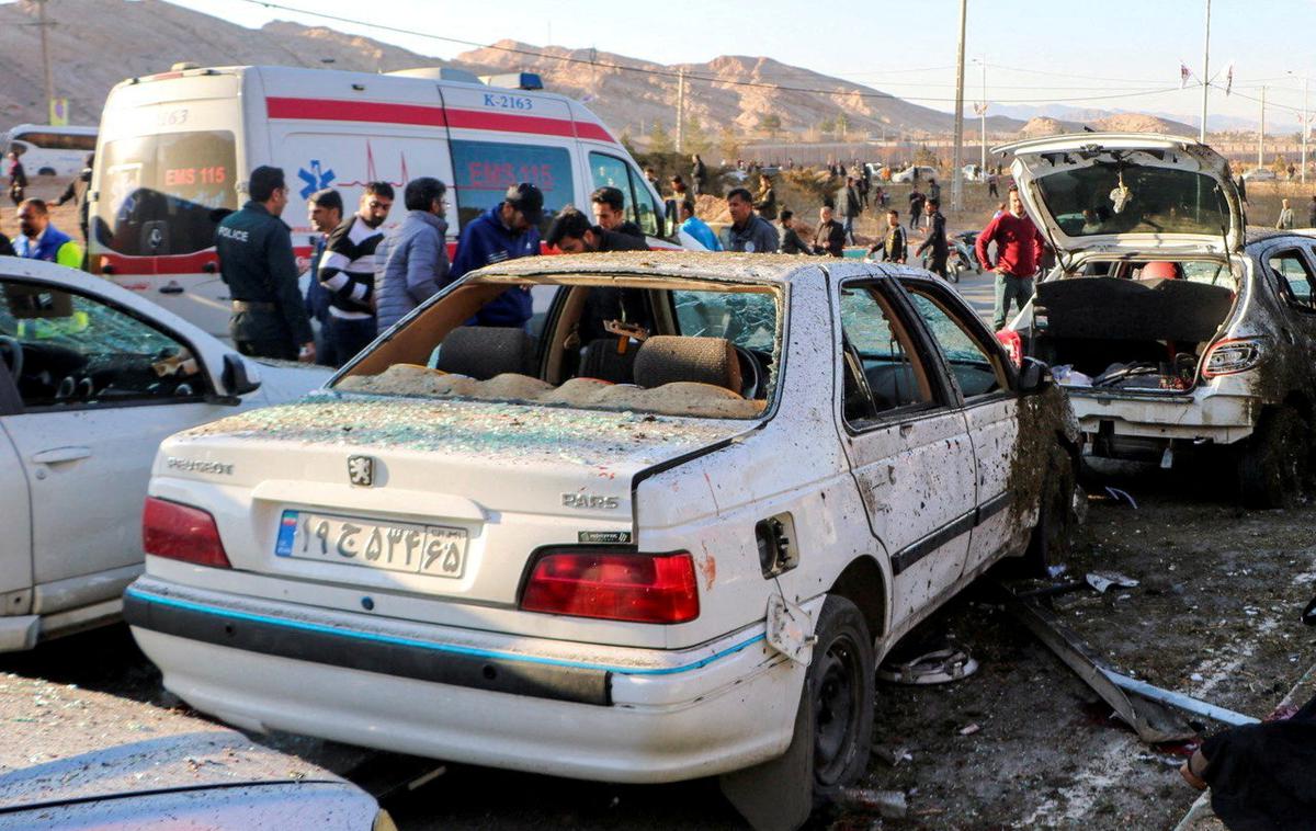 Kerman, Iran | Oblasti v Teheranu so sicer že kmalu po napadu za obe eksploziji obtožile teroriste, vendar niso natančno definirale, za katero skupino naj bi šlo. Danes je odgovornost za napad prevzela Islamska država. | Foto Reuters