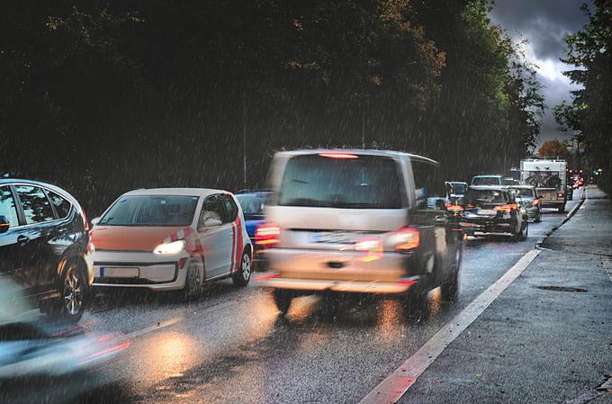 Najpogostejši vzrok za nastanek prometnih nesreč s smrtnim izidom je bila letos vožnja po nepravilni strani oziroma napačna smer vožnje, in sicer v kar osmih primerih (57 odstotkov).  | Foto: 