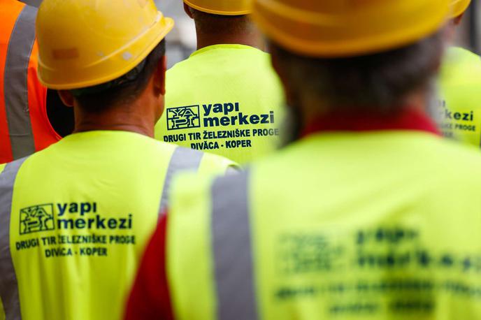 Turški delavci drugi tir | Sindikat delavcev gradbenih dejavnosti Slovenije je seznanjen, da se nekatere aktivnosti izvajajo, ni pa med organizatorji stavke in pri njej ne sodeluje. | Foto STA