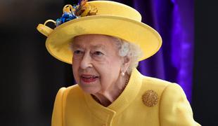 Zdravniki zaskrbljeni za zdravje kraljice Elizabete: člani družine že hitijo k njej