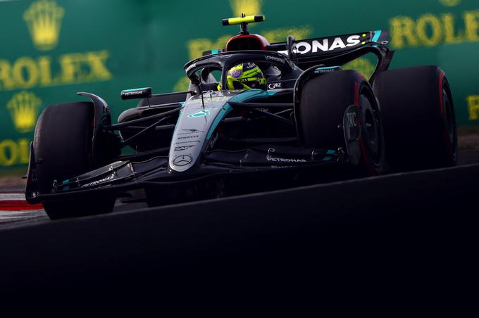 Lewis Hamilton je bil na dopoldanskem šprintu drugi, na popoldanskih kvalifikacijah pa samo 18. | Foto: Reuters