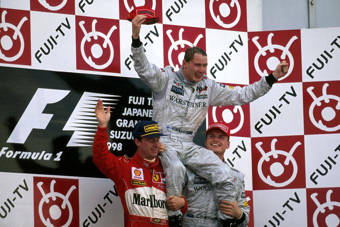 Konec leta je z zmago v Suzuki in odstopom Schumacherja Häkkinen prvič postal svetovni prvak. | Foto: Guliverimage