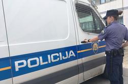 Zagreb: najstnik, oborožen z mačeto, vdrl v gimnazijo
