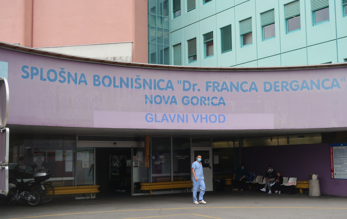 Šempeter pri Gorici, bolnišnica Šempeter, bolnišnica Franca Derganca | Na covidnem oddelku šempetrske bolnišnice trenutno zdravijo 31 bolnikov, med njimi sta le dva cepljena proti bolezni covid-19, in to brez poživitvenega odmerka. | Foto STA