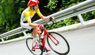 Estonian impressed also on time-trial, yellow jersey is his #video