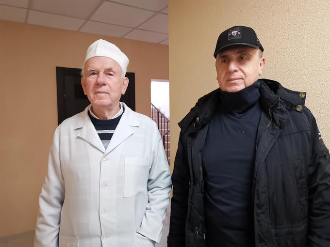 Oče Georgij in sin Igor Čužek sta bila do proruske zasedbe regije Lugansk na vzhodu Ukrajine tam uspešna zdravnika. | Foto: Srdjan Cvjetović