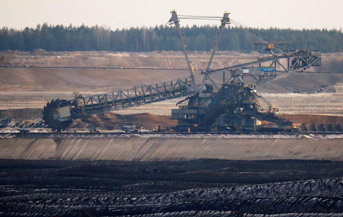 Bager, kopač | Veliki premogovniški kopači z vedri bolj kot na nekaj, kar je mogoče voziti, spominjajo na tovarne. | Foto Reuters