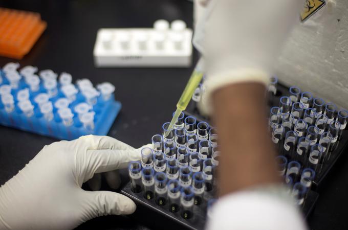 Zelo učinkovit način boja proti dopingu je tudi zamrzovanje vzorcev, to se je s šestih let podaljšalo na desetletno obdobje.  | Foto: Reuters